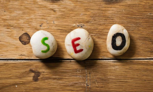 How does the website front-end cooperate with the basic optimization of SEO work?