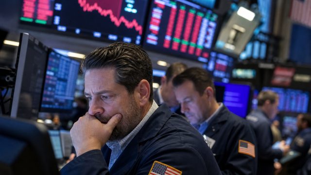 Market Shifts: Tech Sell-Off Impacts Global Indices Significantly